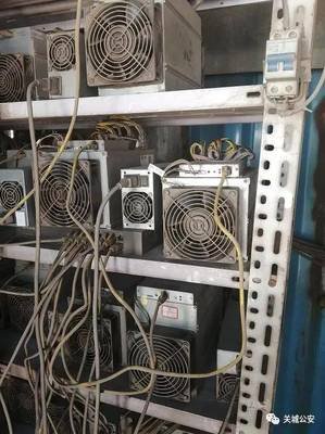 Close up of a Goldshell mining rig operating in a data center.